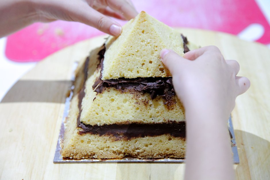 Торт в виде пирамиды