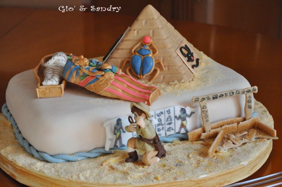 Торт в египетском стиле для мальчика