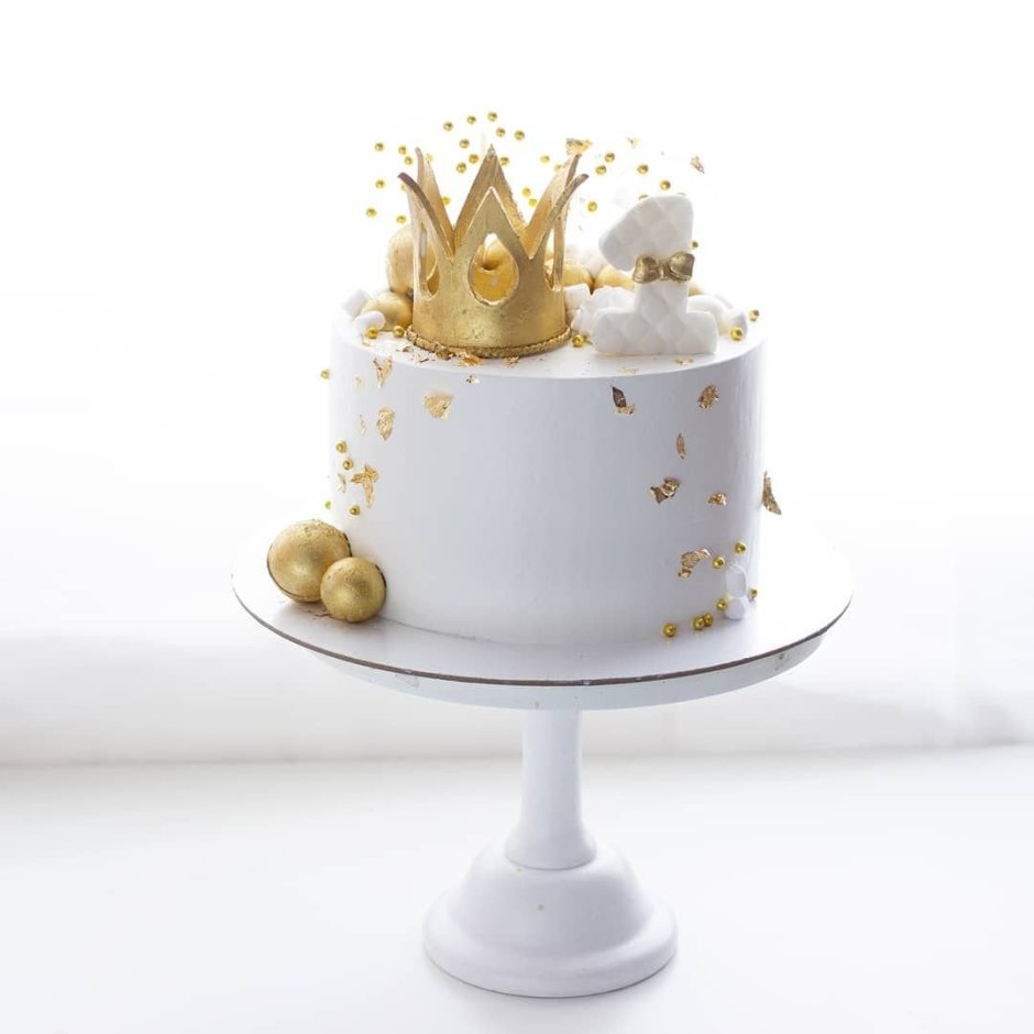 Торт на годик белый с золотом