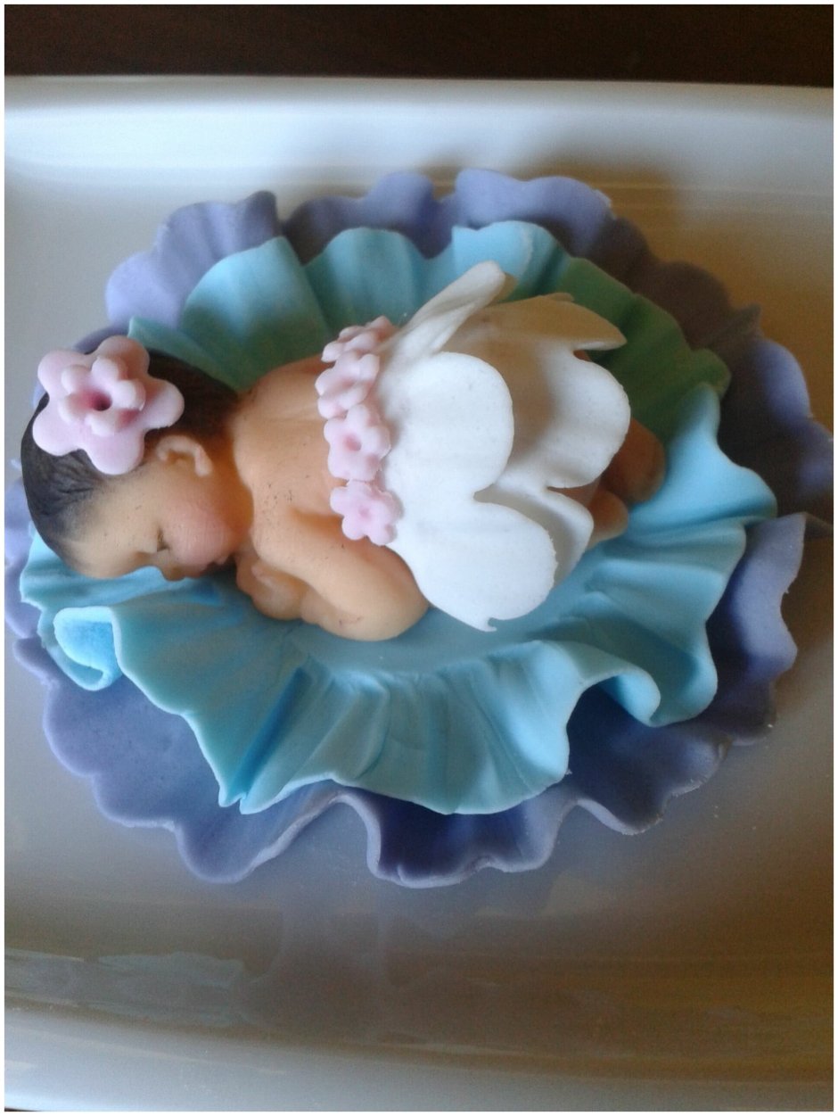 Фигурка младенца на торт