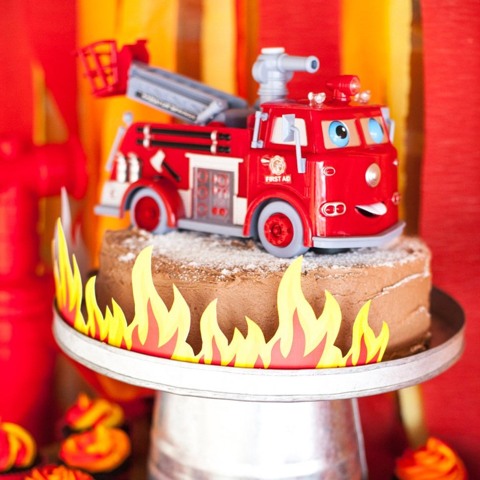 Декор торта пожарному