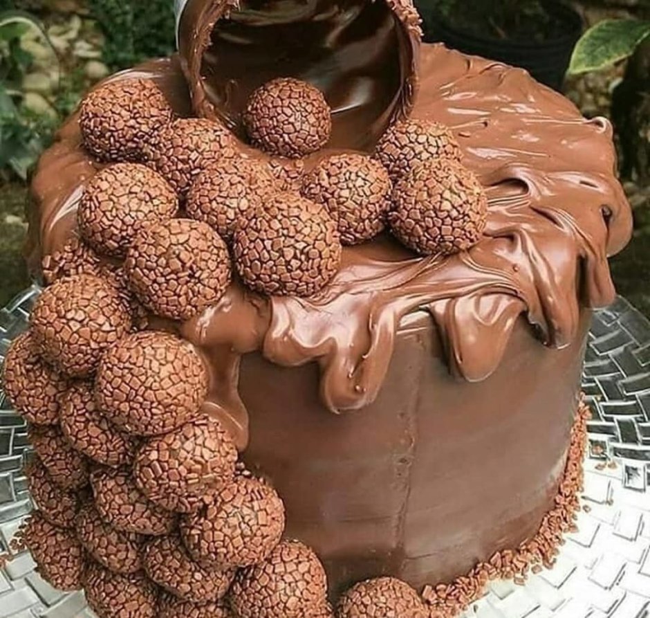 Шоколадная корзинка на торте