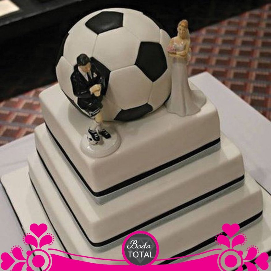 Свадебный торт на футбольную тематику