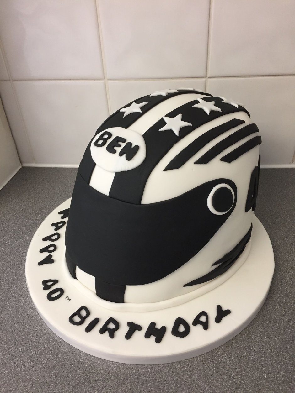 Торт в виде шлема