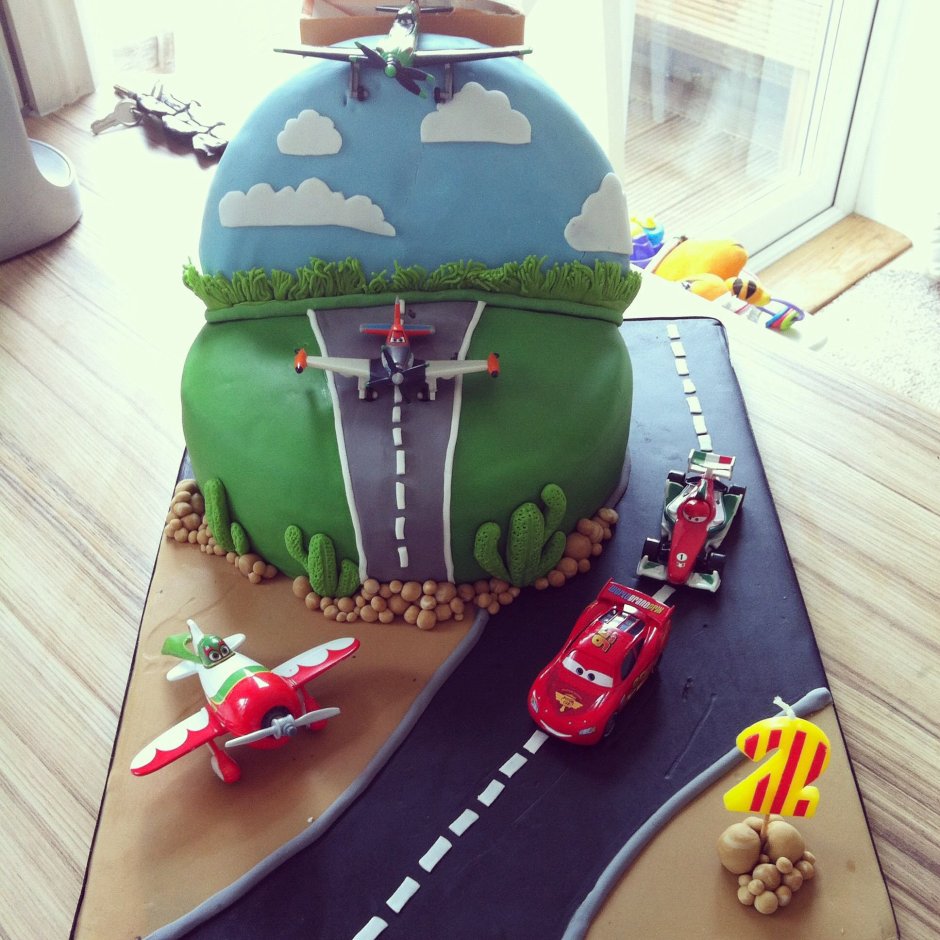 Креативный торт с самолетом