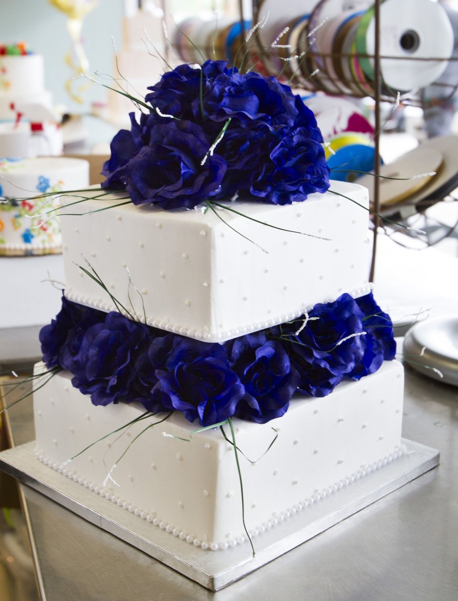 Торт в синих тонах на свадьбу