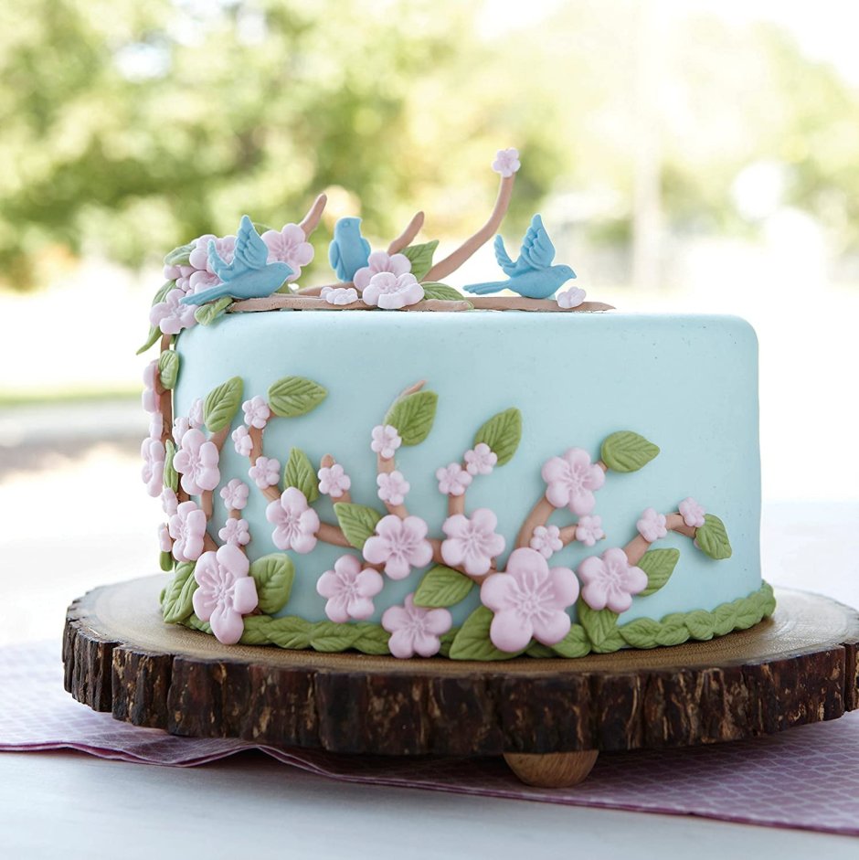 Украшение торта маленькими цветочками