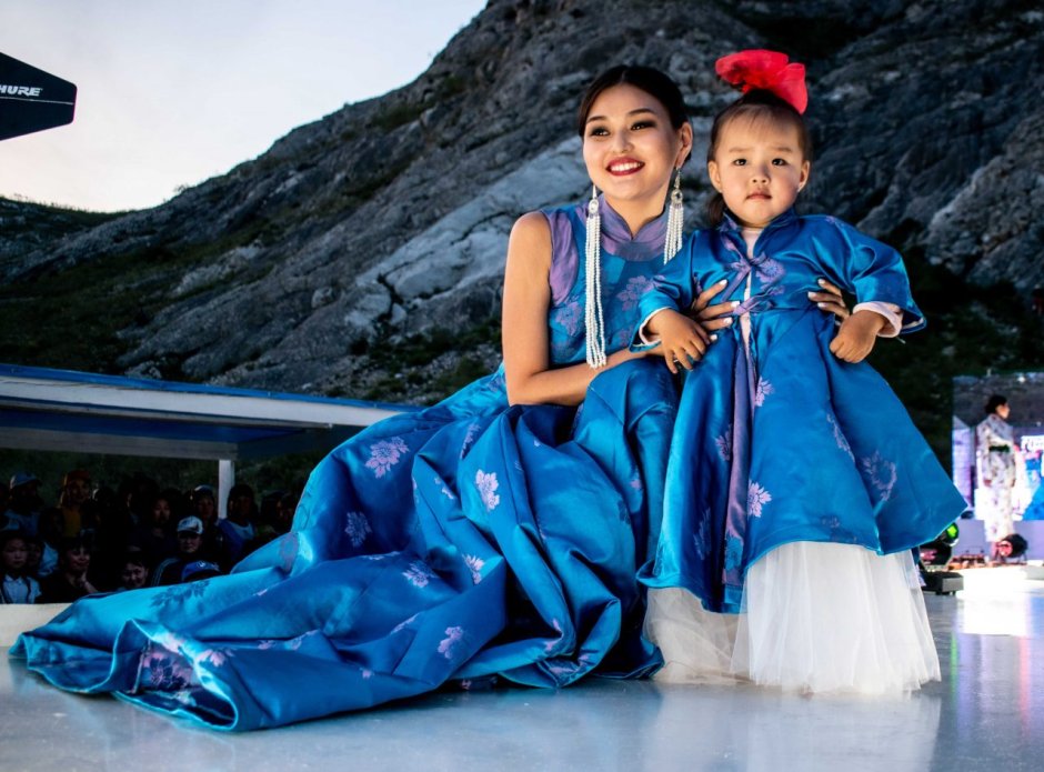 Тувинские национальные платья для девочек