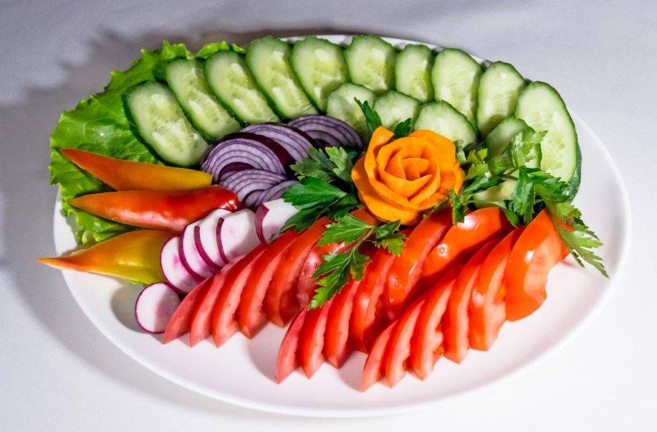 Нарезка овощей на праздничный стол