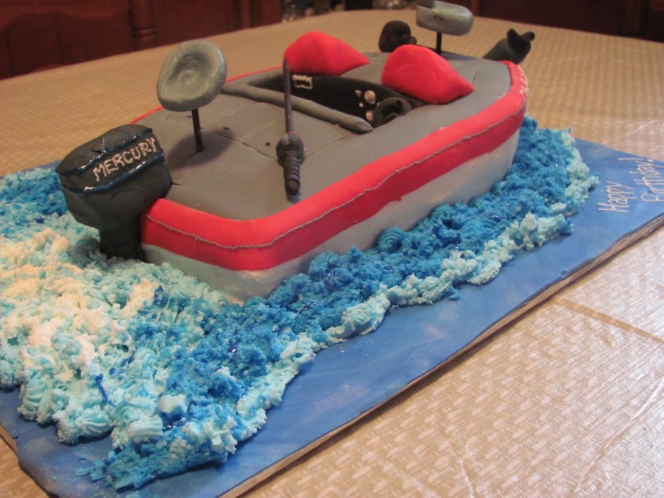 Торт в виде моторной лодки