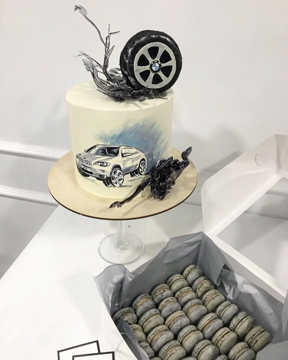 Мужской торт с колесами