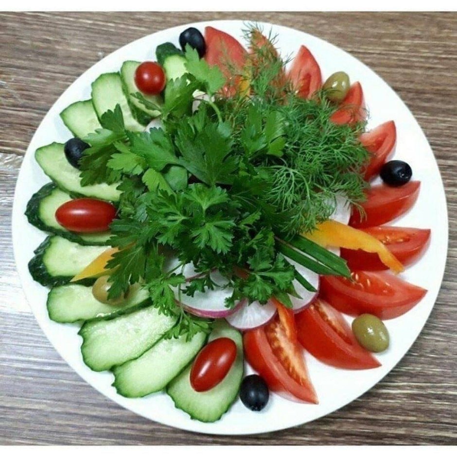 Свежие овощи нарезка