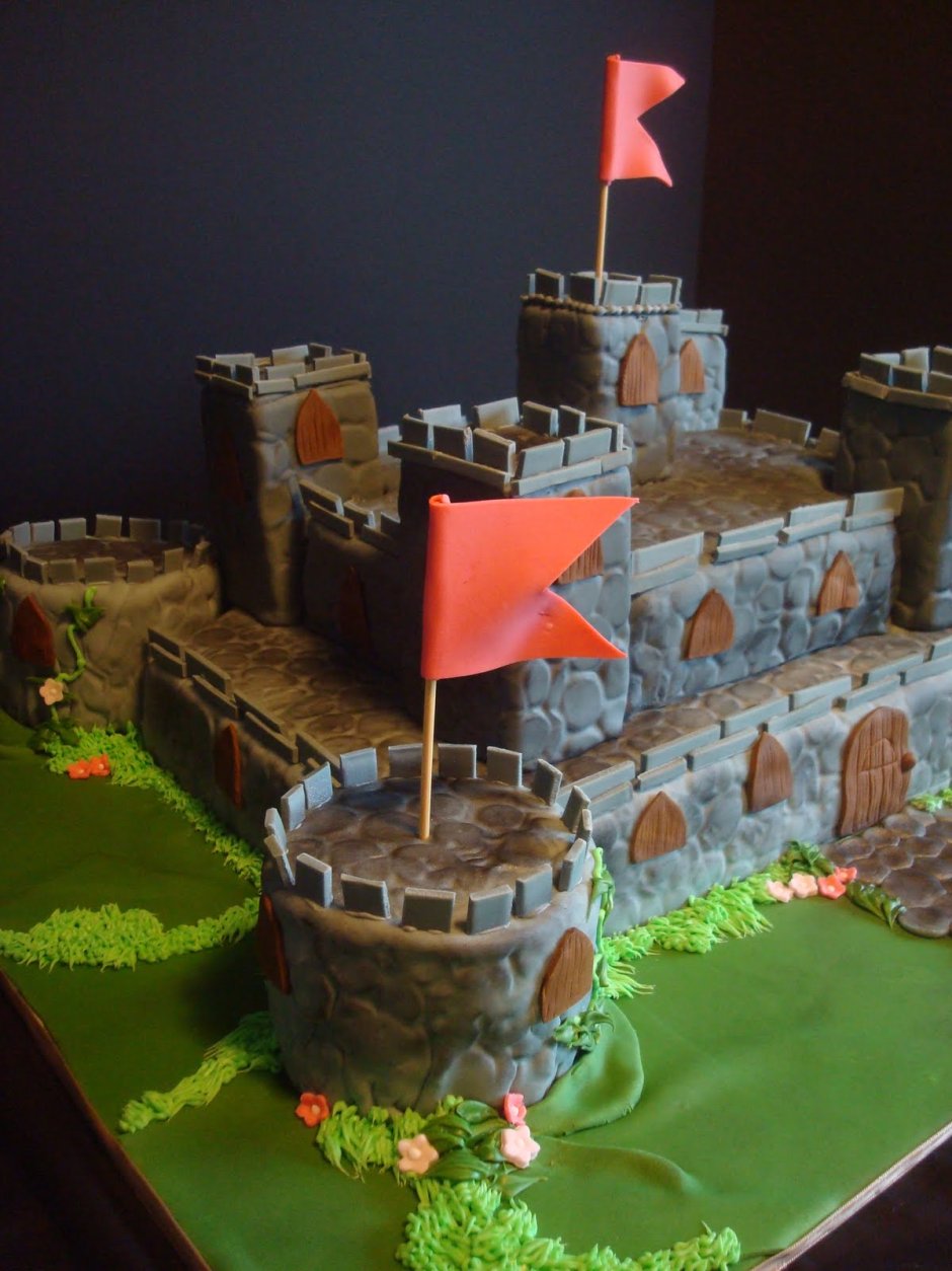 Торт в виде средневекового замка