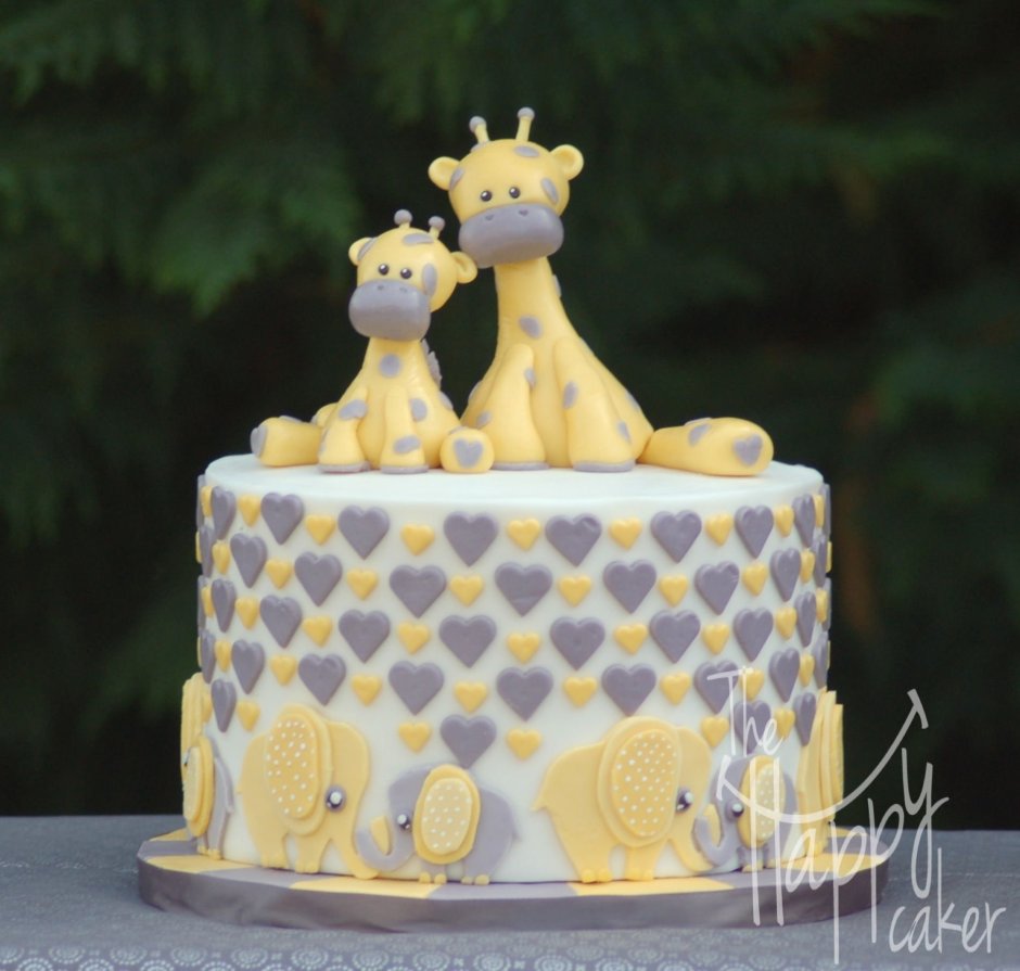 Желтый торт с жирафом