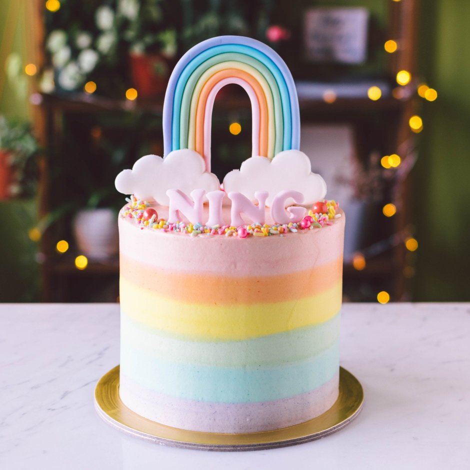 Торт в стиле Rainbow High