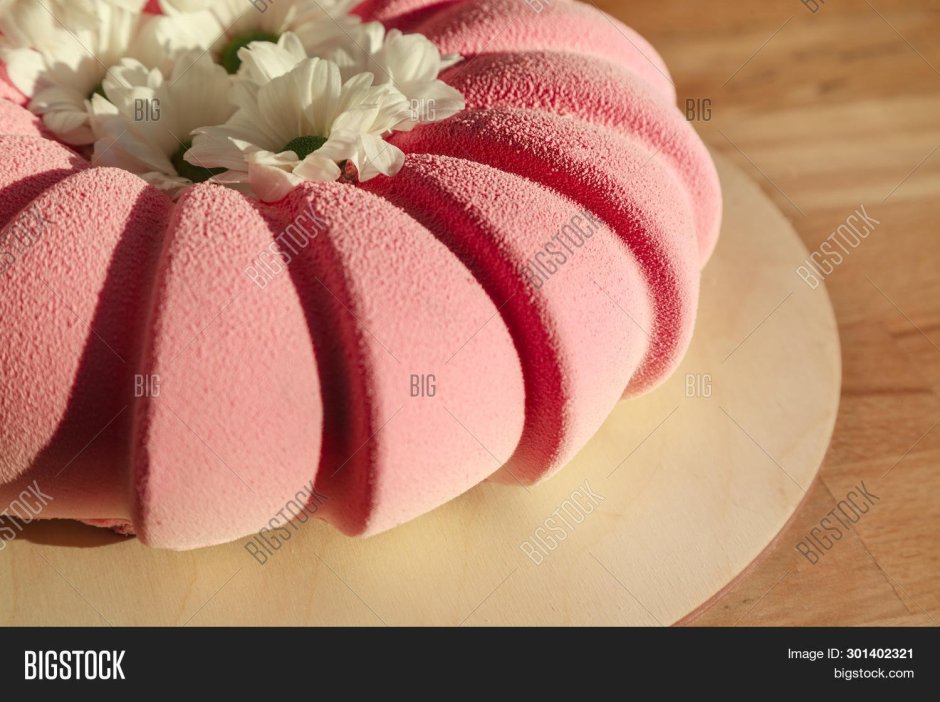 Торт розовый велюр