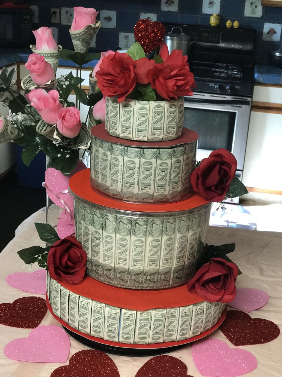 Денежный торт цветами