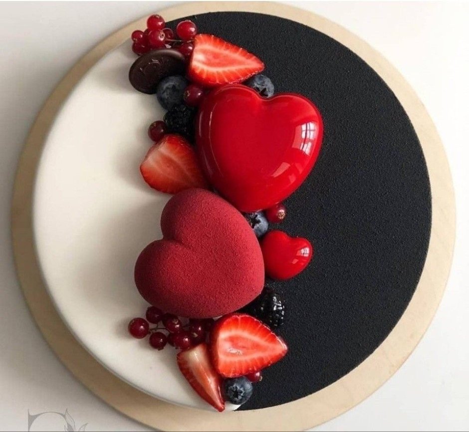 Муссовый торт сердце с ягодами