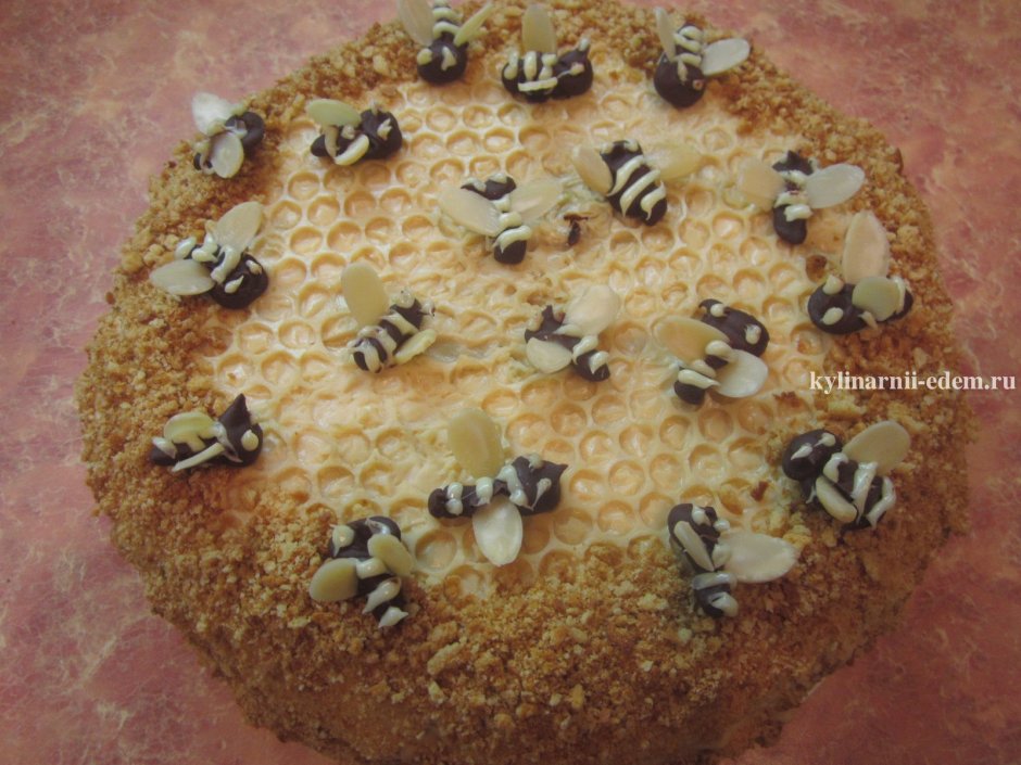 Торт Пчелка с орехами