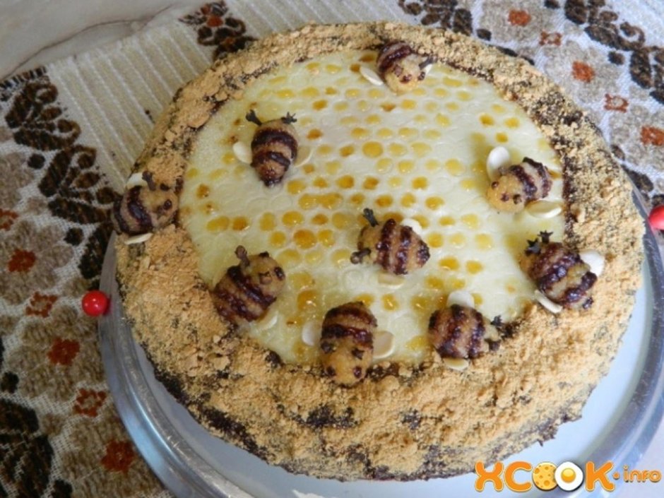 Рецепт медовик с пчелиными