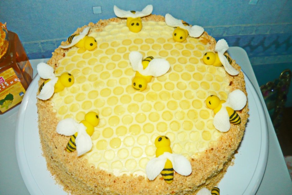 Медовик с пчелками