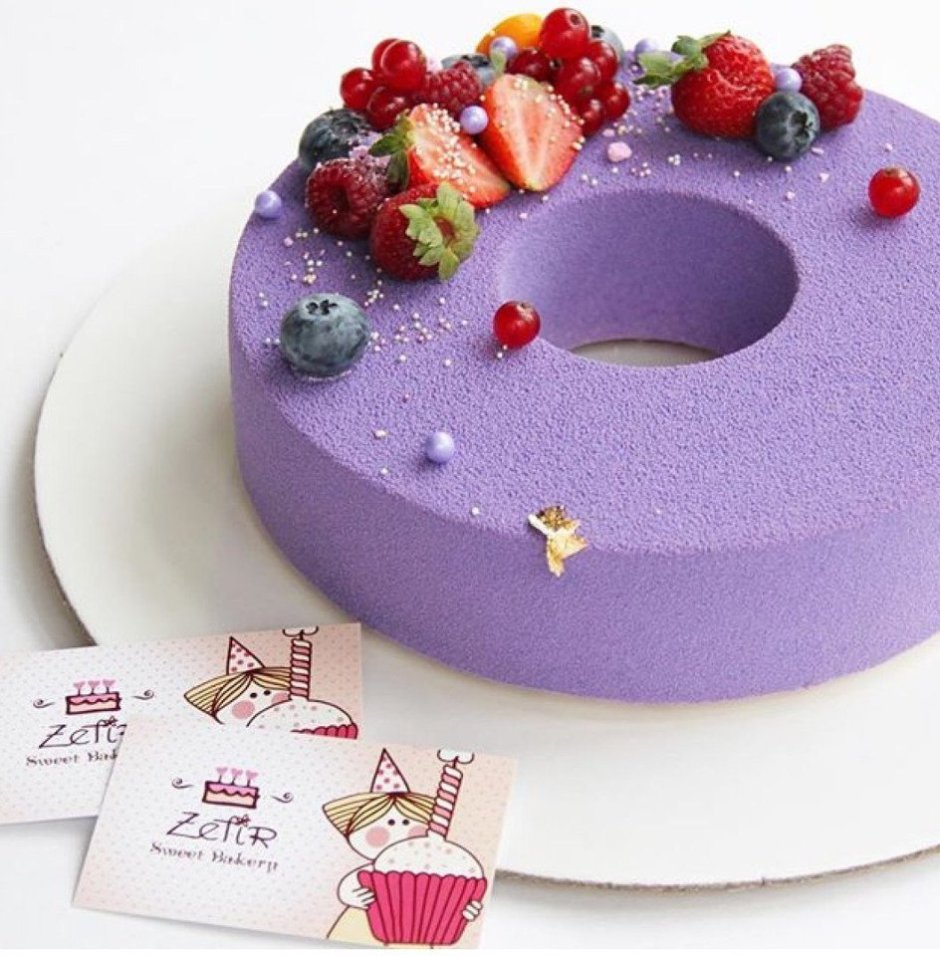 Фиолетовый велюровый торт