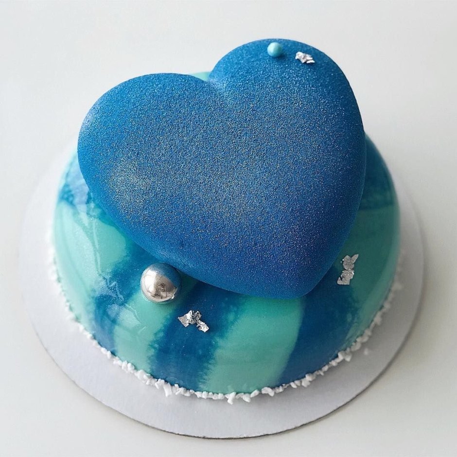 Синие велюровые сердечки на торте