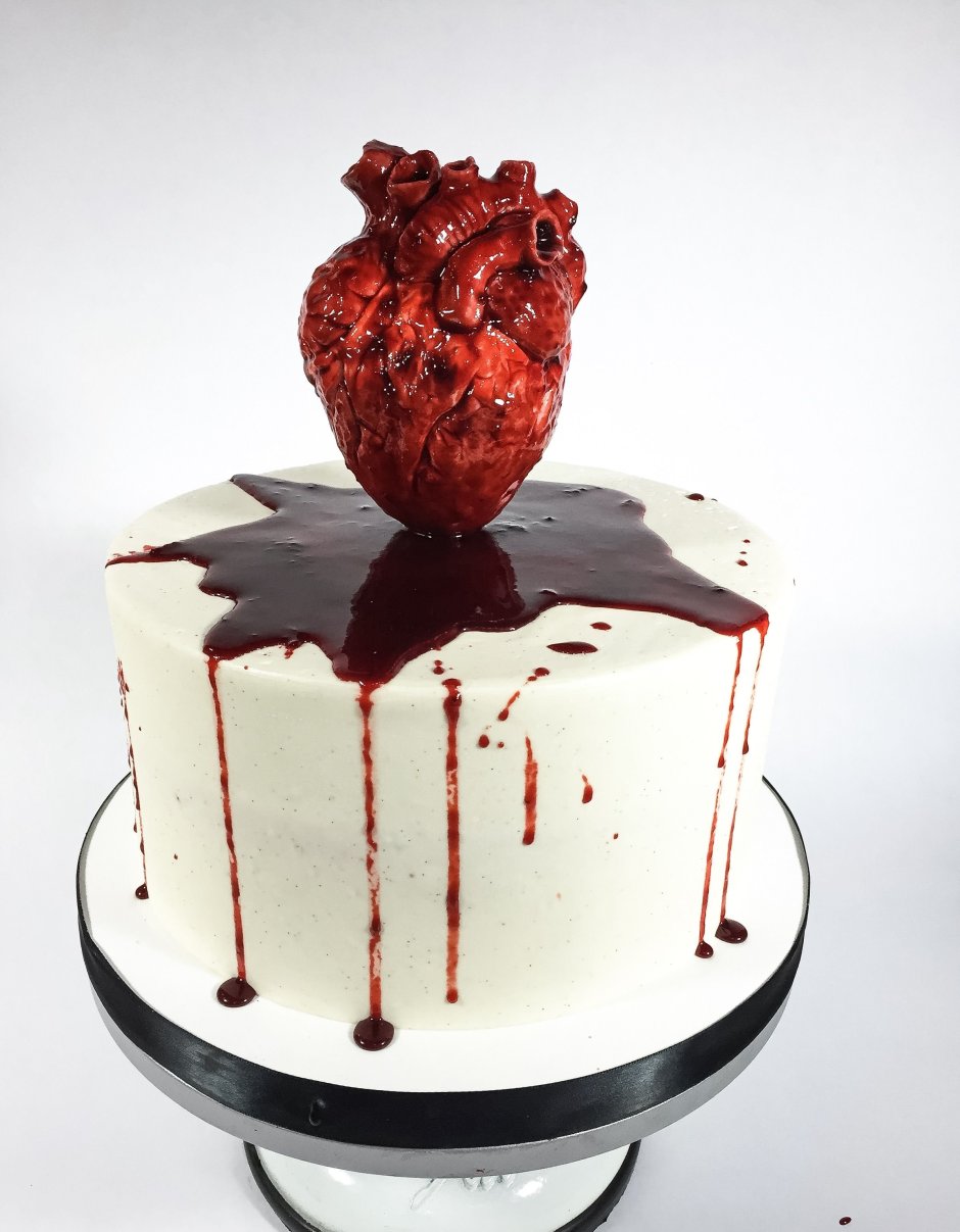 Торт с кровавыми подтеками