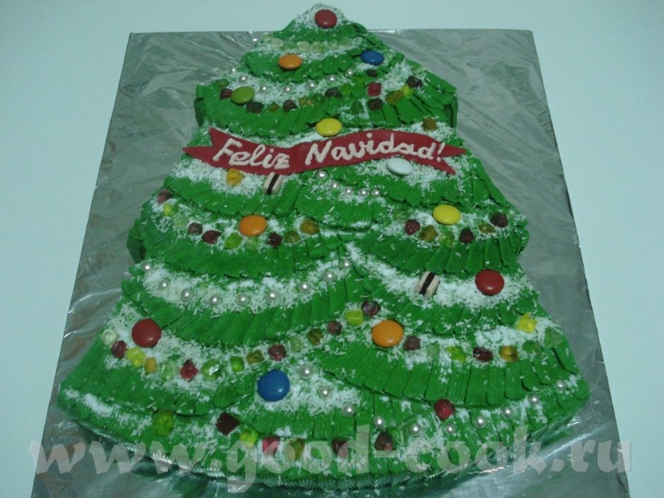 Бисквитный торт в форме елки на новый год