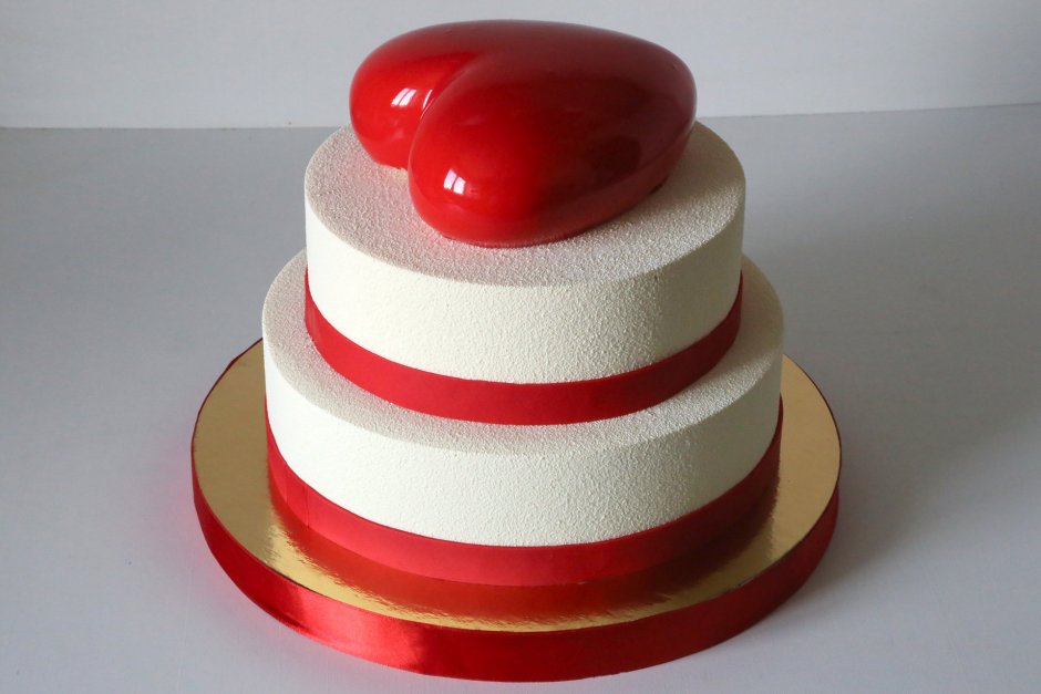Муссовый свадебный торт велюр