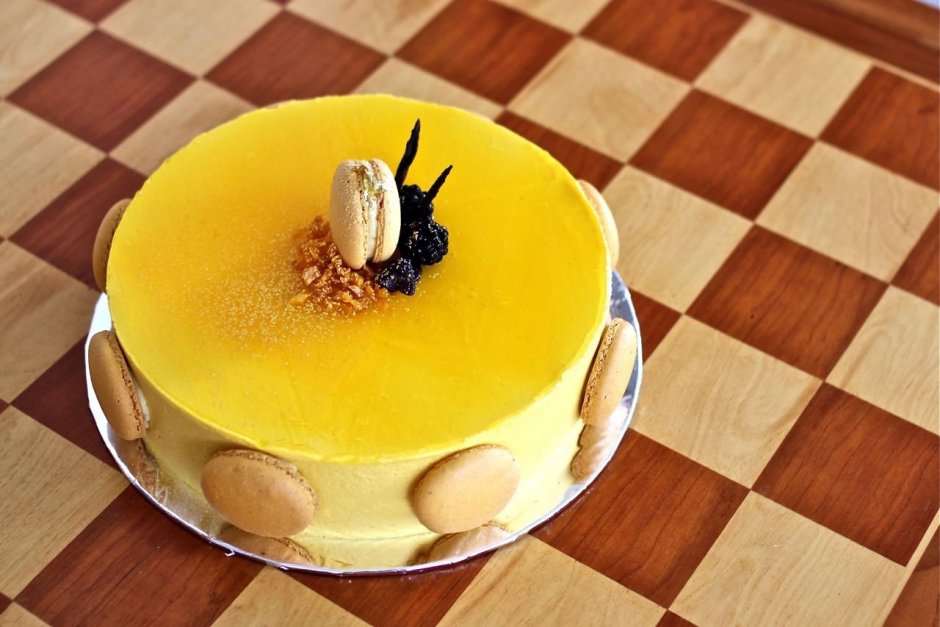 Буше манговый торт