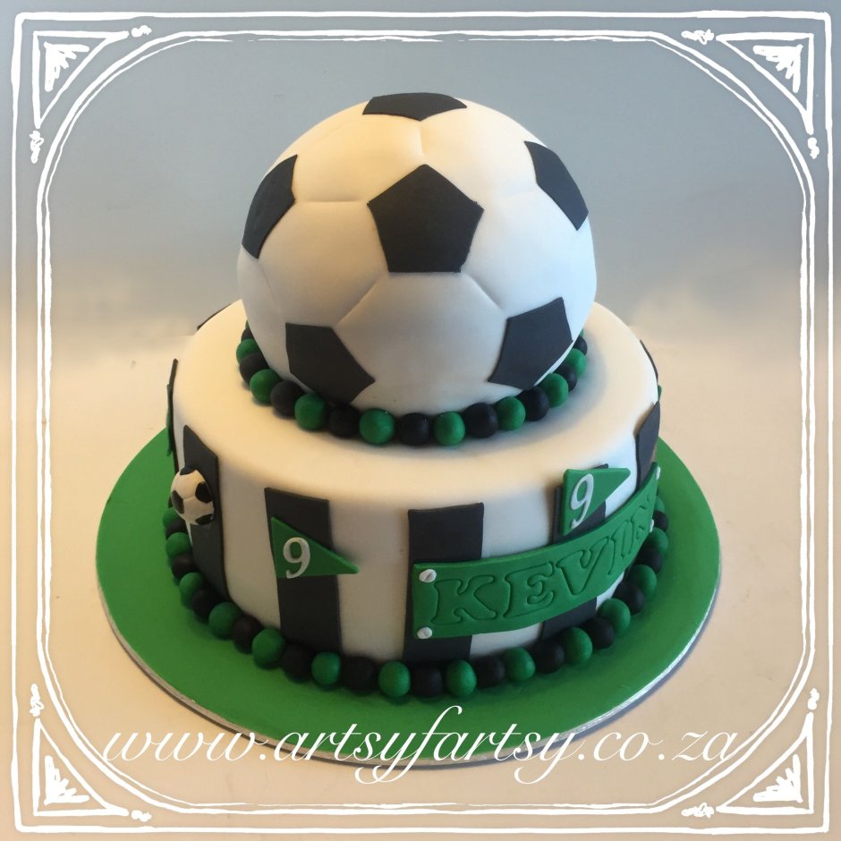 Двухэтажный торт с футболом для мальчика