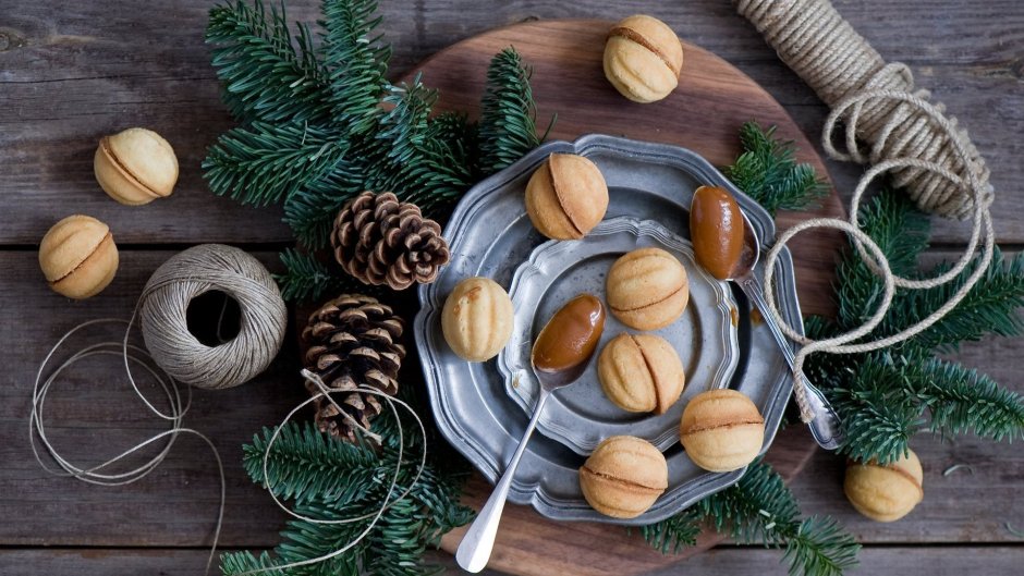 Орешки на новогоднем столе