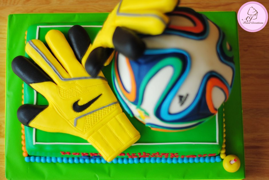 Торт футбольные перчатки