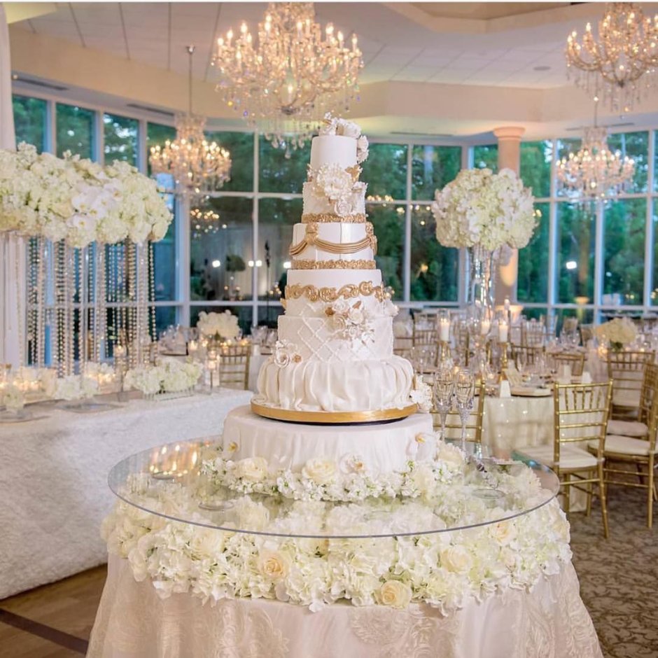 Столик для торта на свадьбу
