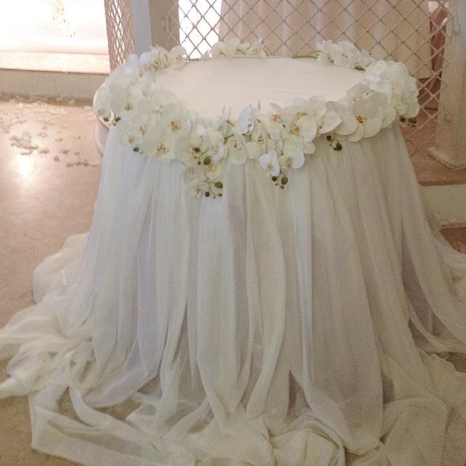Столик для торта на свадьбу