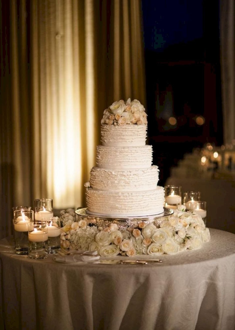 Подача свадебного торта