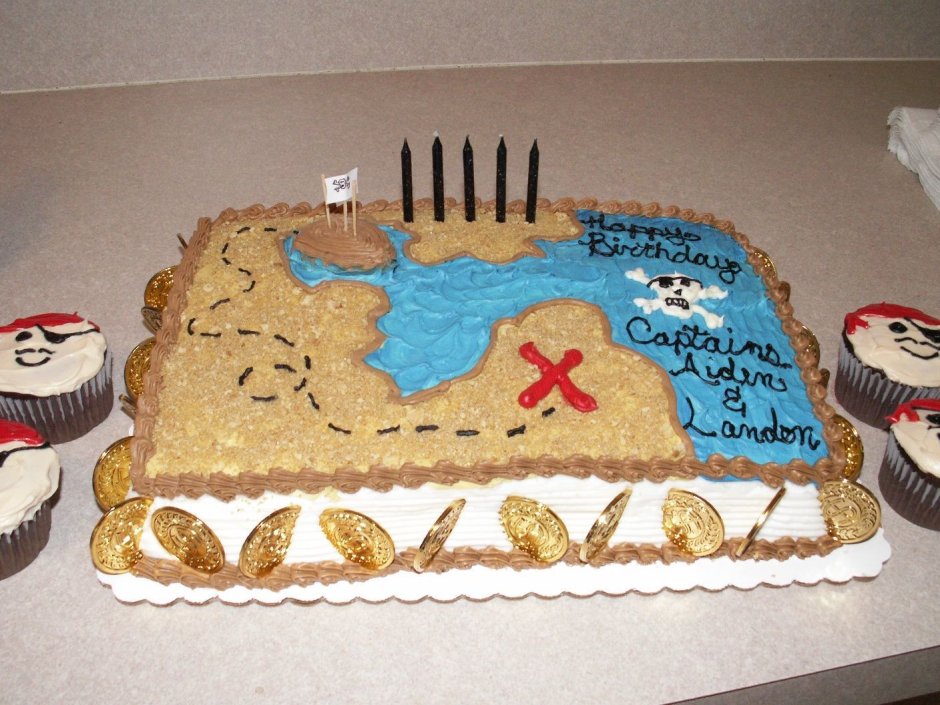 Торт в виде пиратской карты