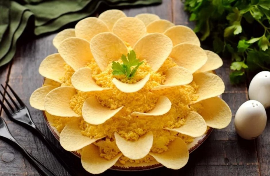 Салат Хризантема с чипсами