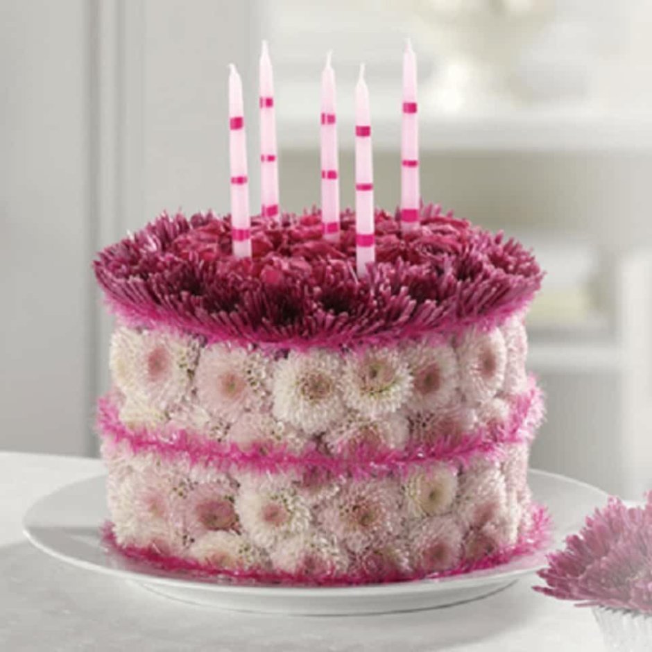 Торт со свечами и цветами