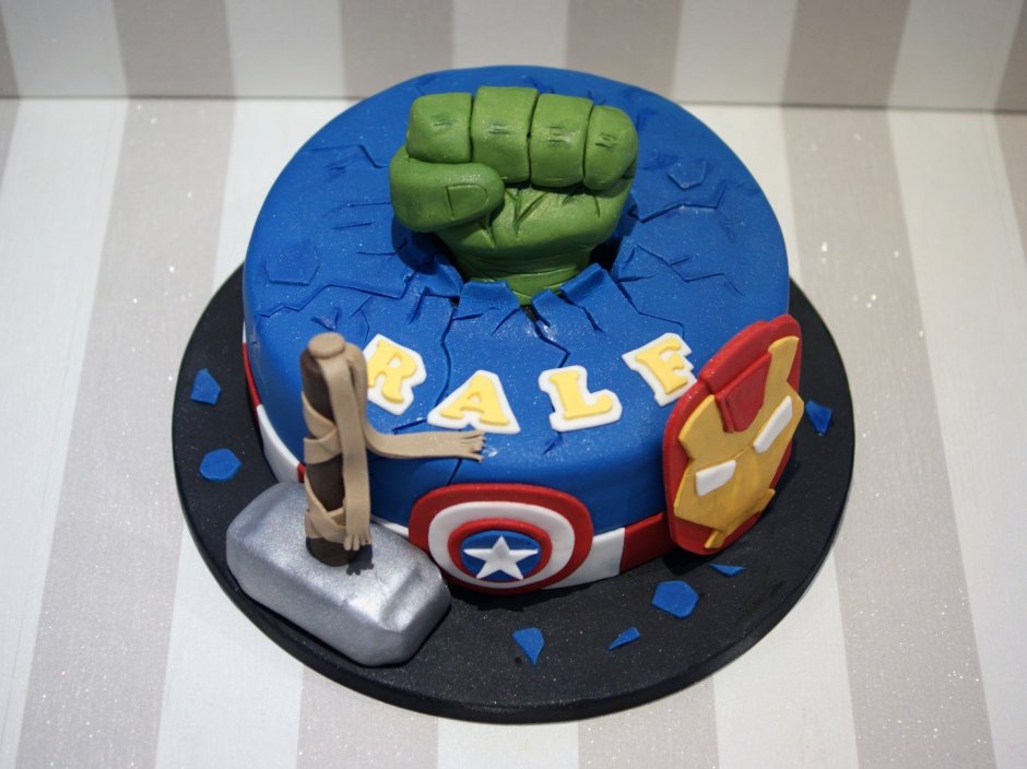 Торт с Мстителями для мальчика 7 лет