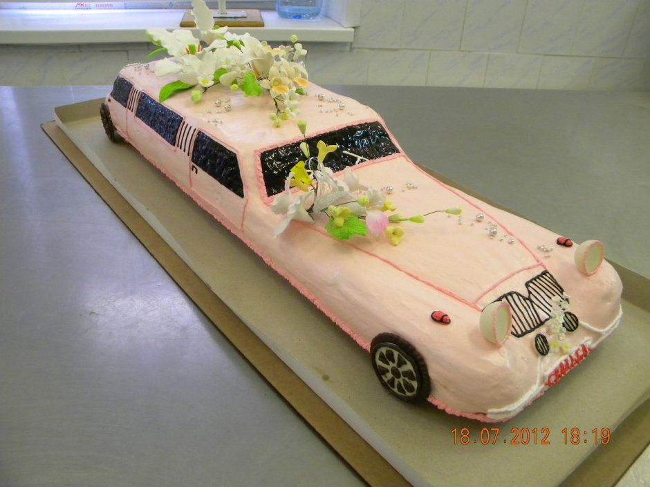 Свадебный торт в виде машины