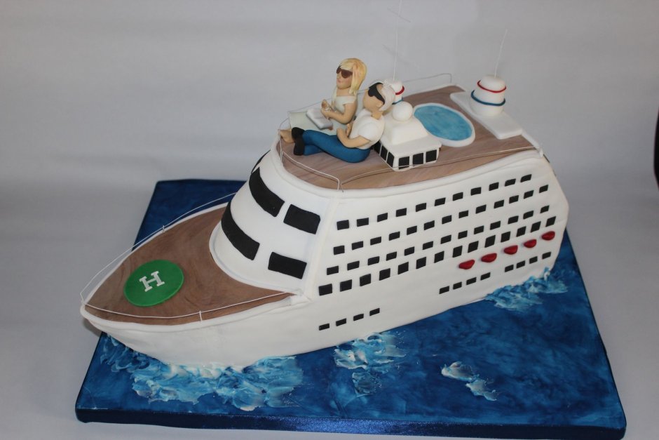 Торт в виде яхты
