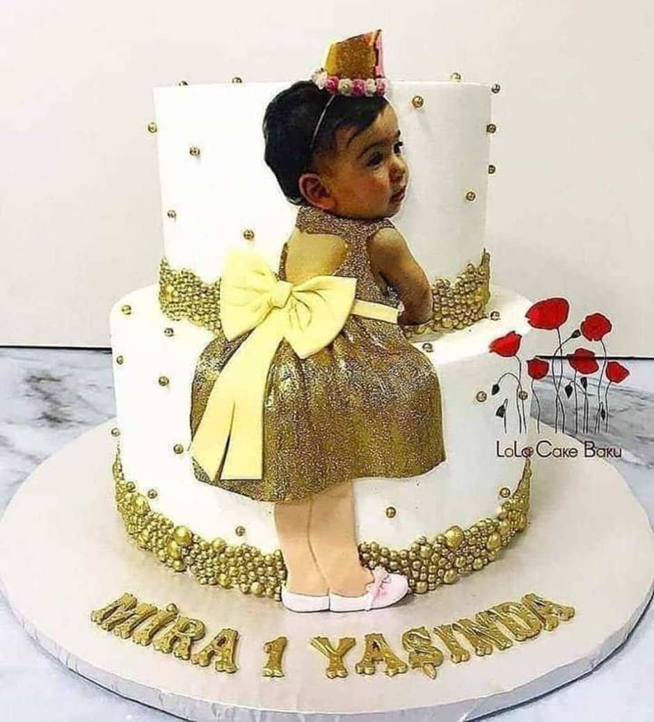 Малышка в платье для торта