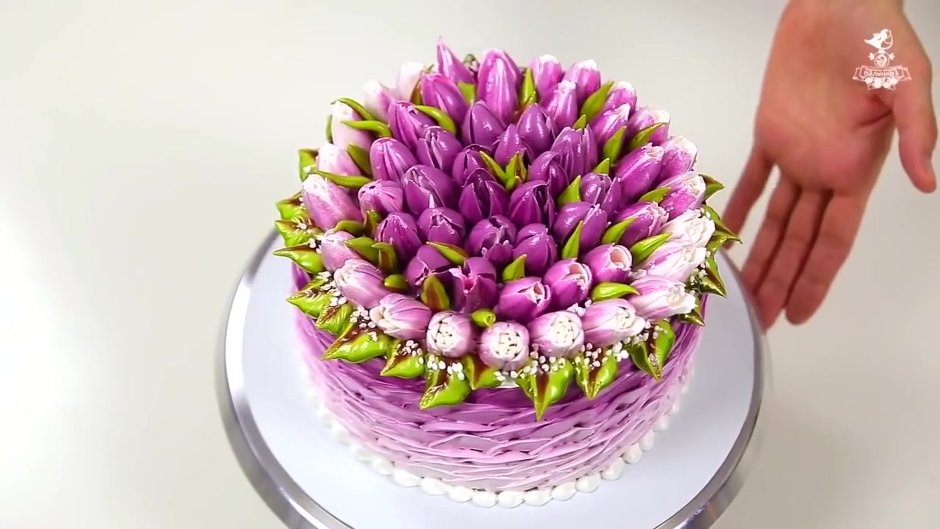 Украшение торта тюльпанами из крема