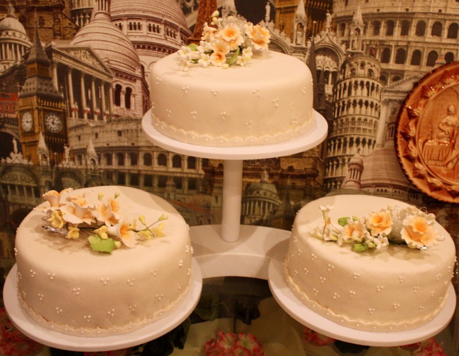 Свадебный торт из нескольких тортов
