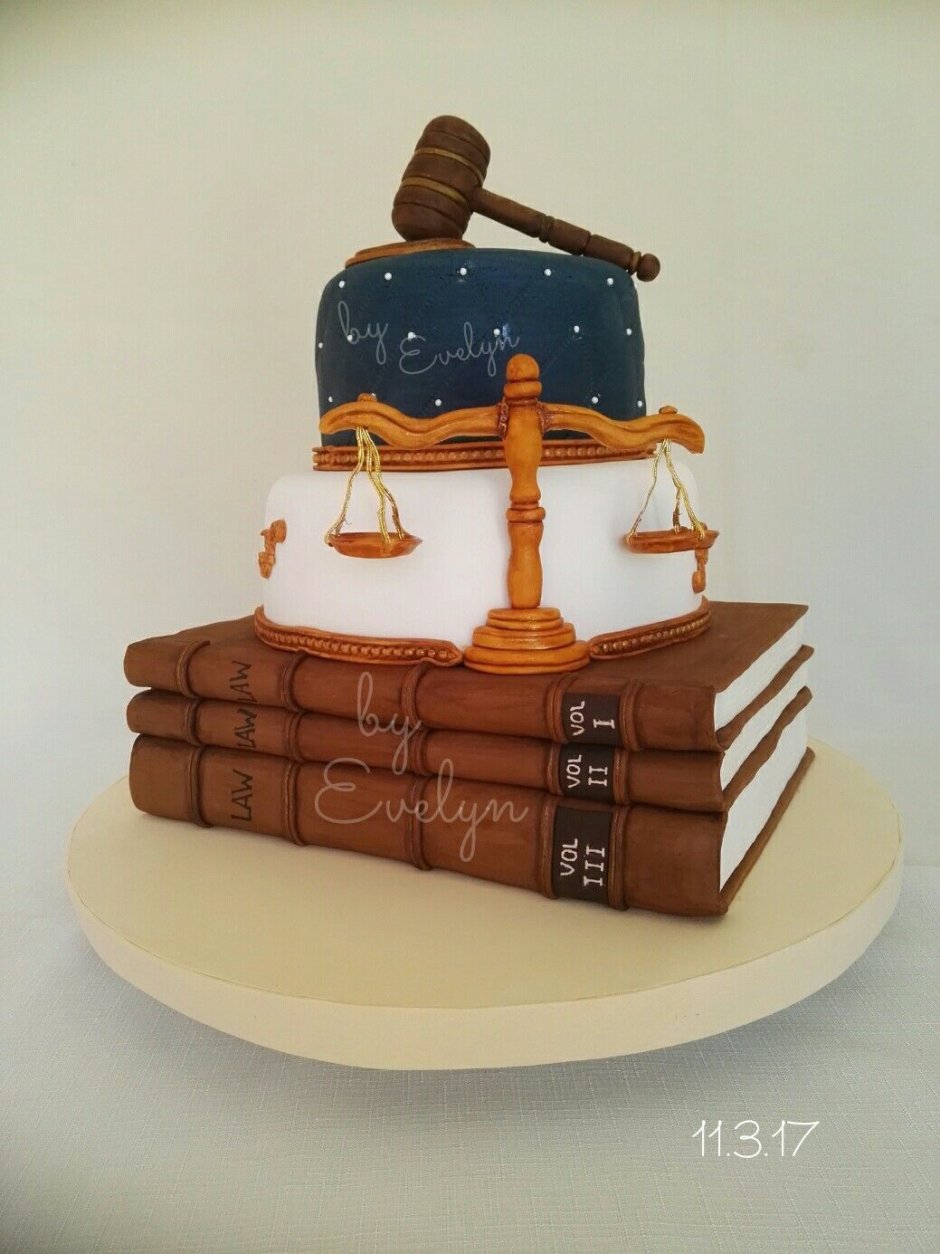 Торт будущему юристу