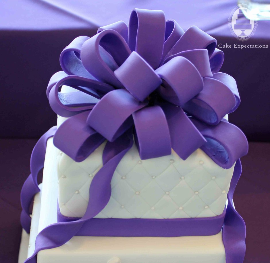 Торт в фиолетовом цвете на день рождения