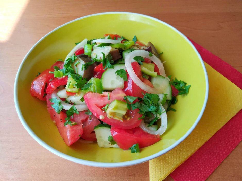 Легкий салатик из овощей