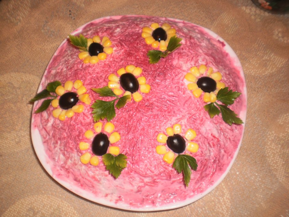 Детское украшение салата под шубой